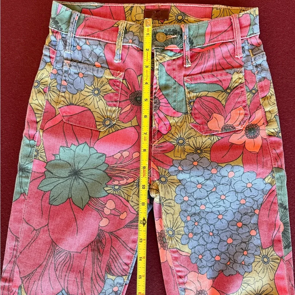MOTHER DENIM Multicolor Patch Pocket Insider Flood Jeans in Psychic Floral - Picture 4 of 9